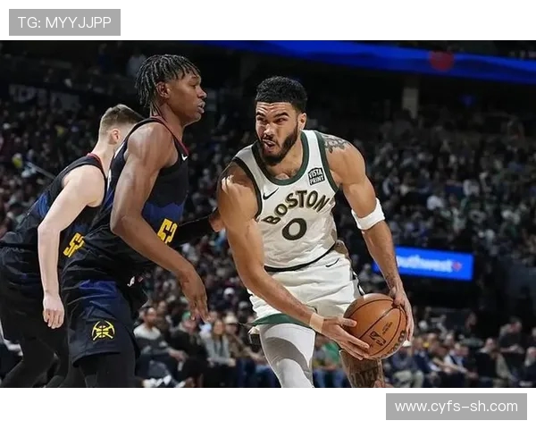 勇士与掘金激战正酣麦考表现出色助力球队争胜